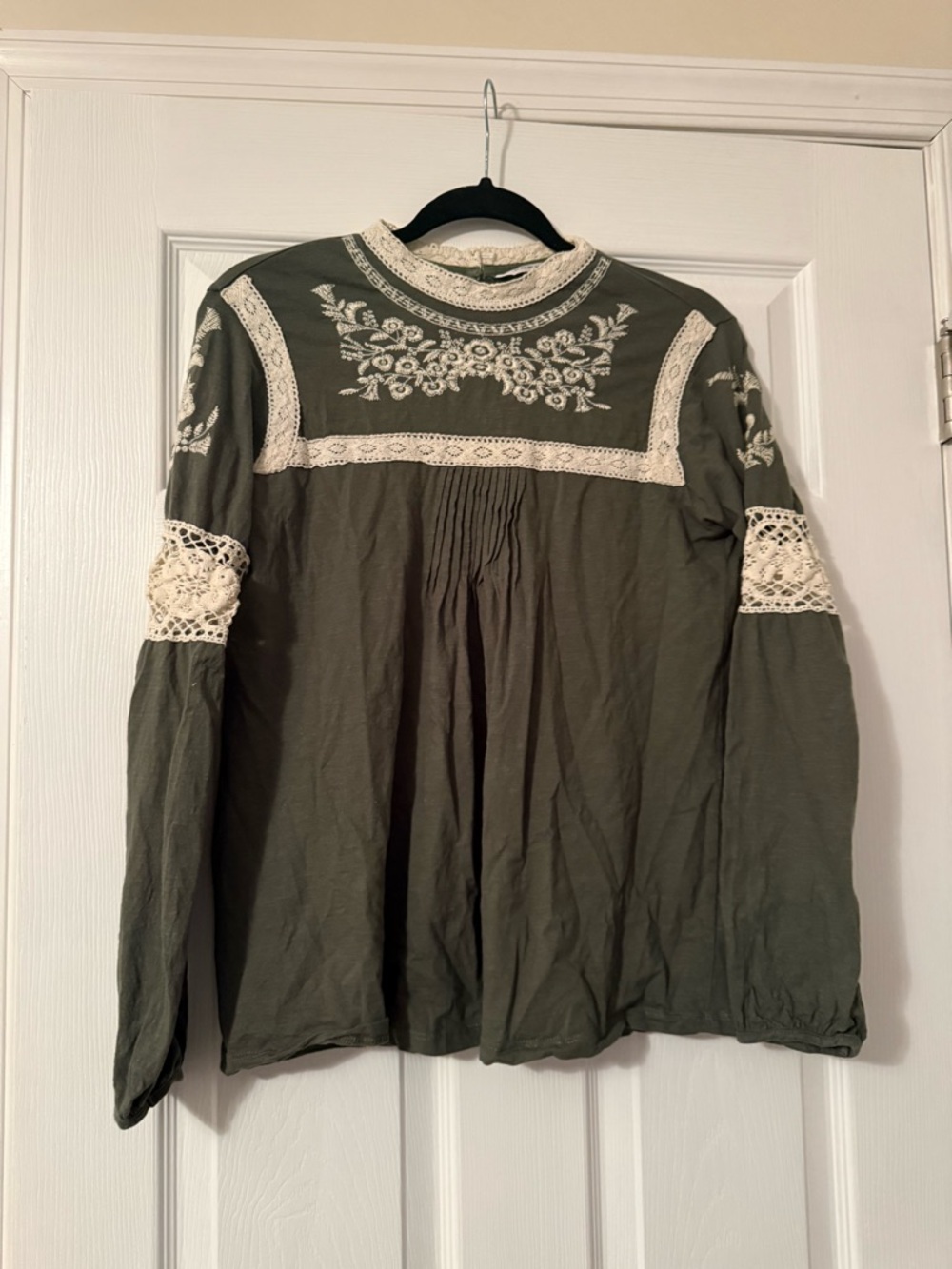 DownEast Olive Green Long-Sleeve Lace & Embroidered Peasant Blouse